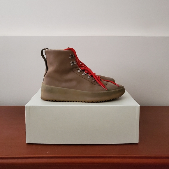 Hiking shoes - Picture 3 of 3